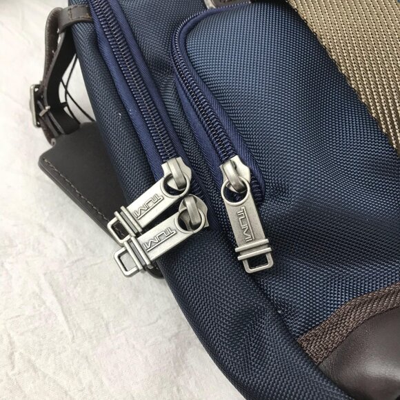 TUMI SLING BAG In blue - Picture 4 of 8